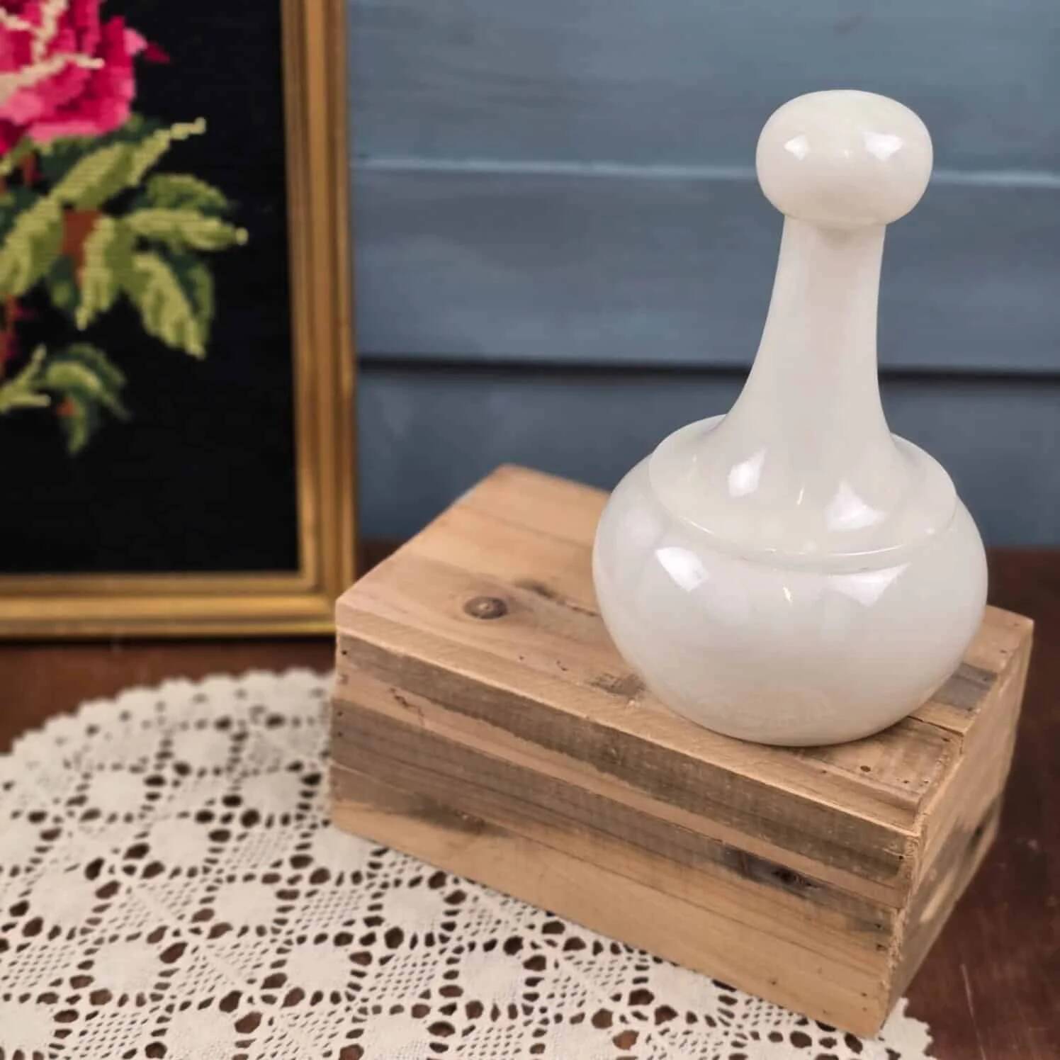 Vintage alabaster box Alabastros Alvear – Bottle shape
