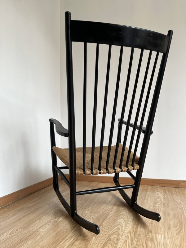 Fauteuil à bascule J16 Mobler Hans Wegner