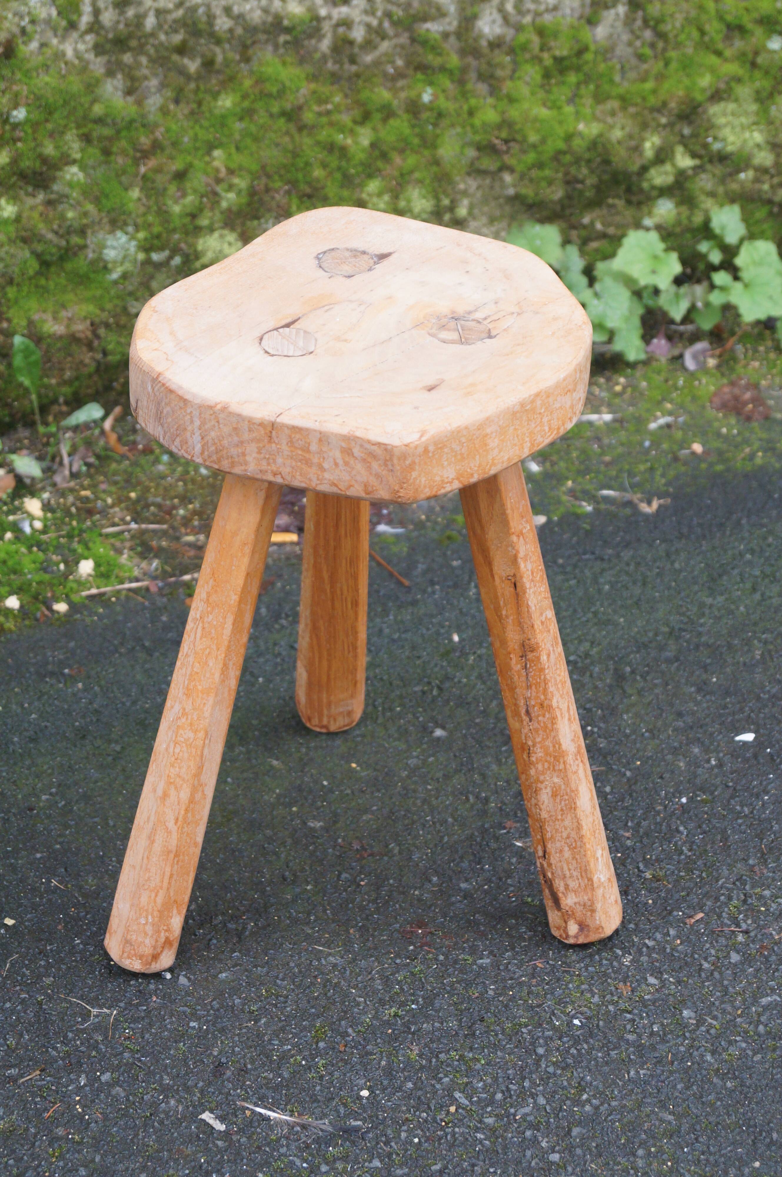 Primitive design stool
