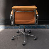 Armchair Soft Pad EA 217 by Charles & Ray Eames - Vitra