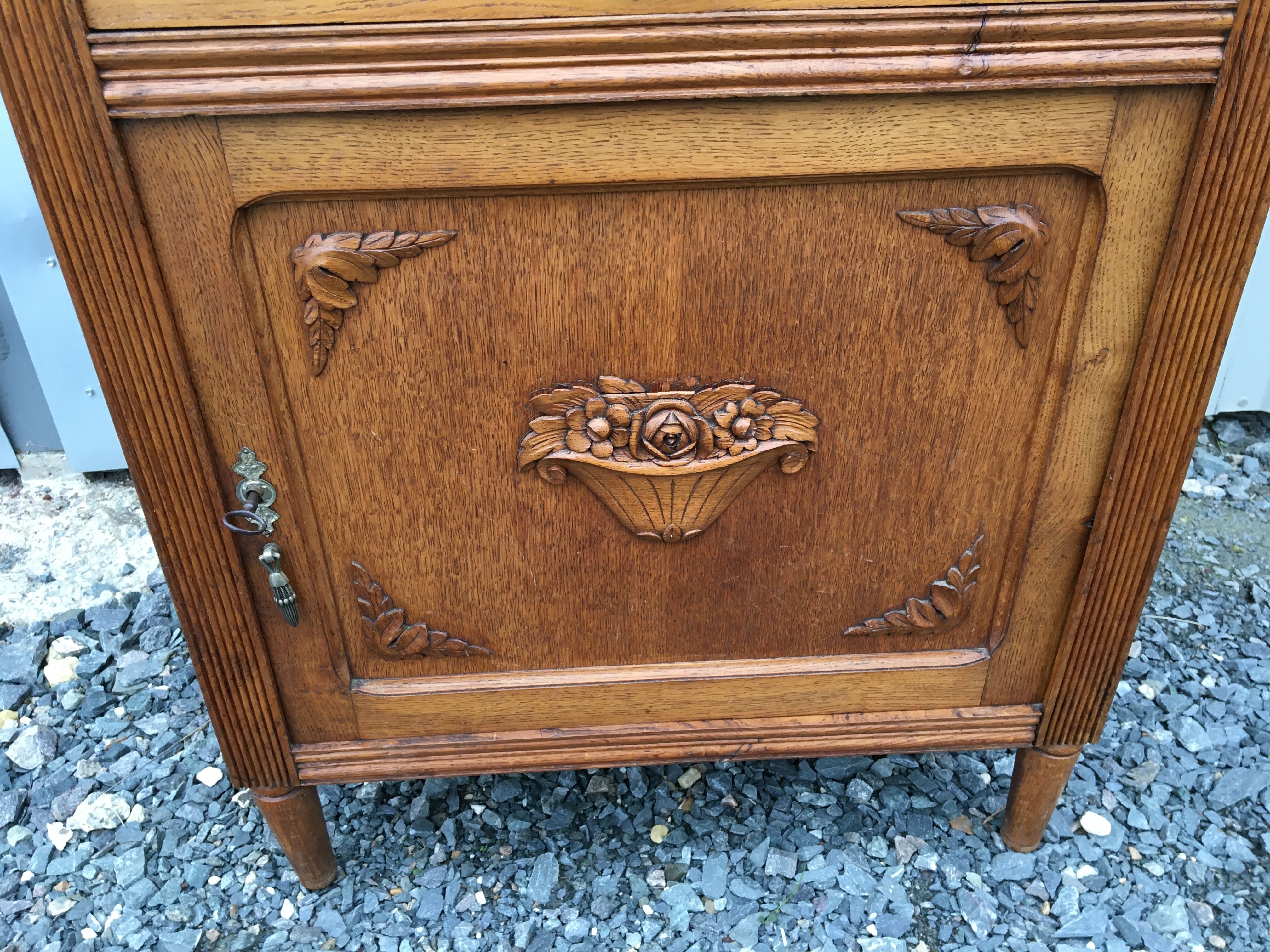 Showcase cabinet from 1920