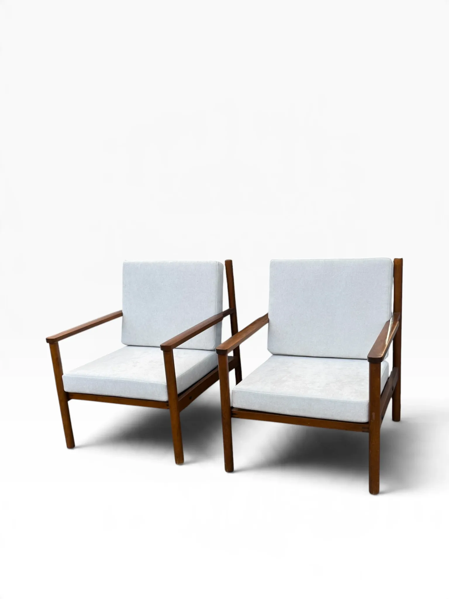 Set of 2 Italian armchairs
