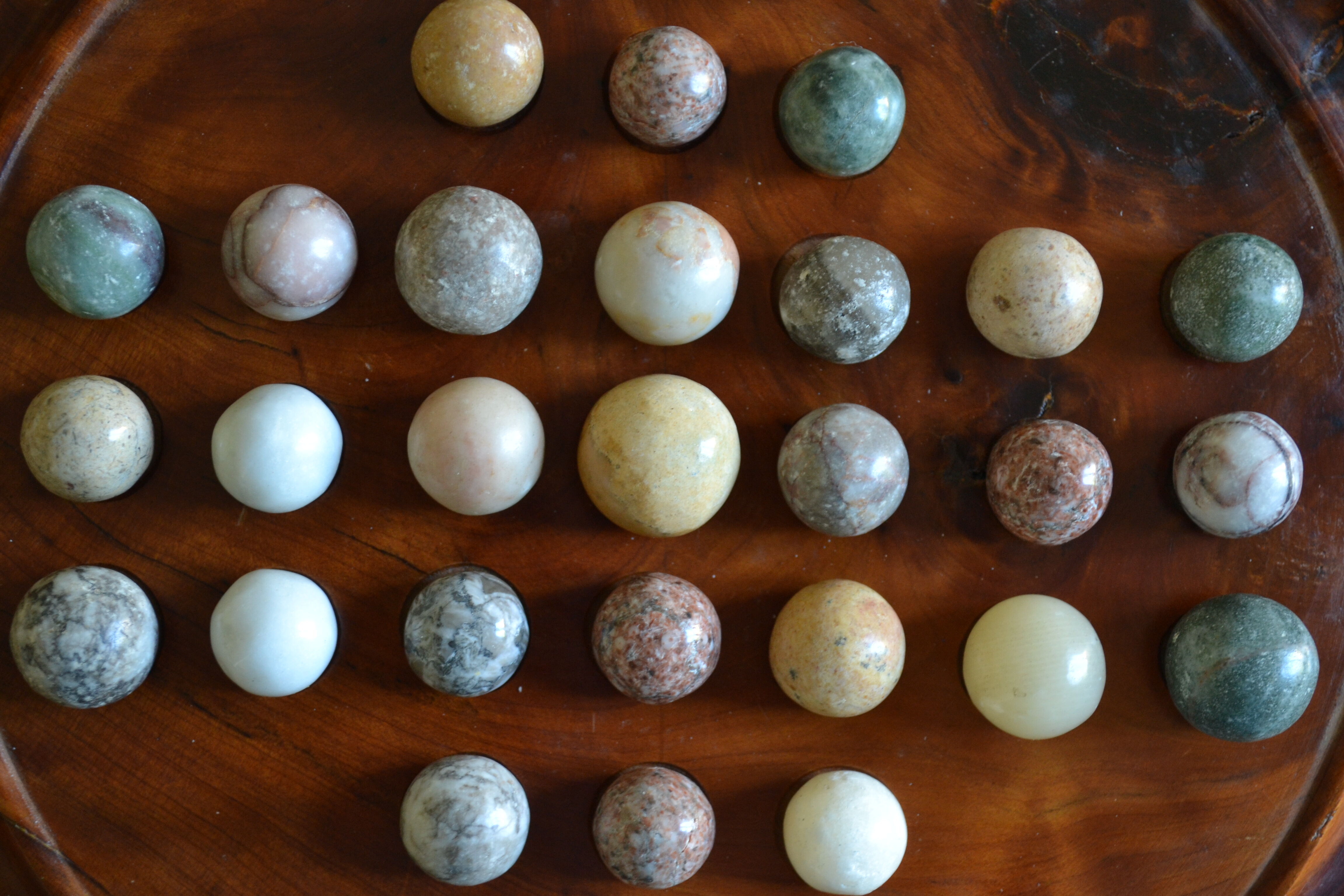 Solitaire game in exotic wood and semi-precious stones