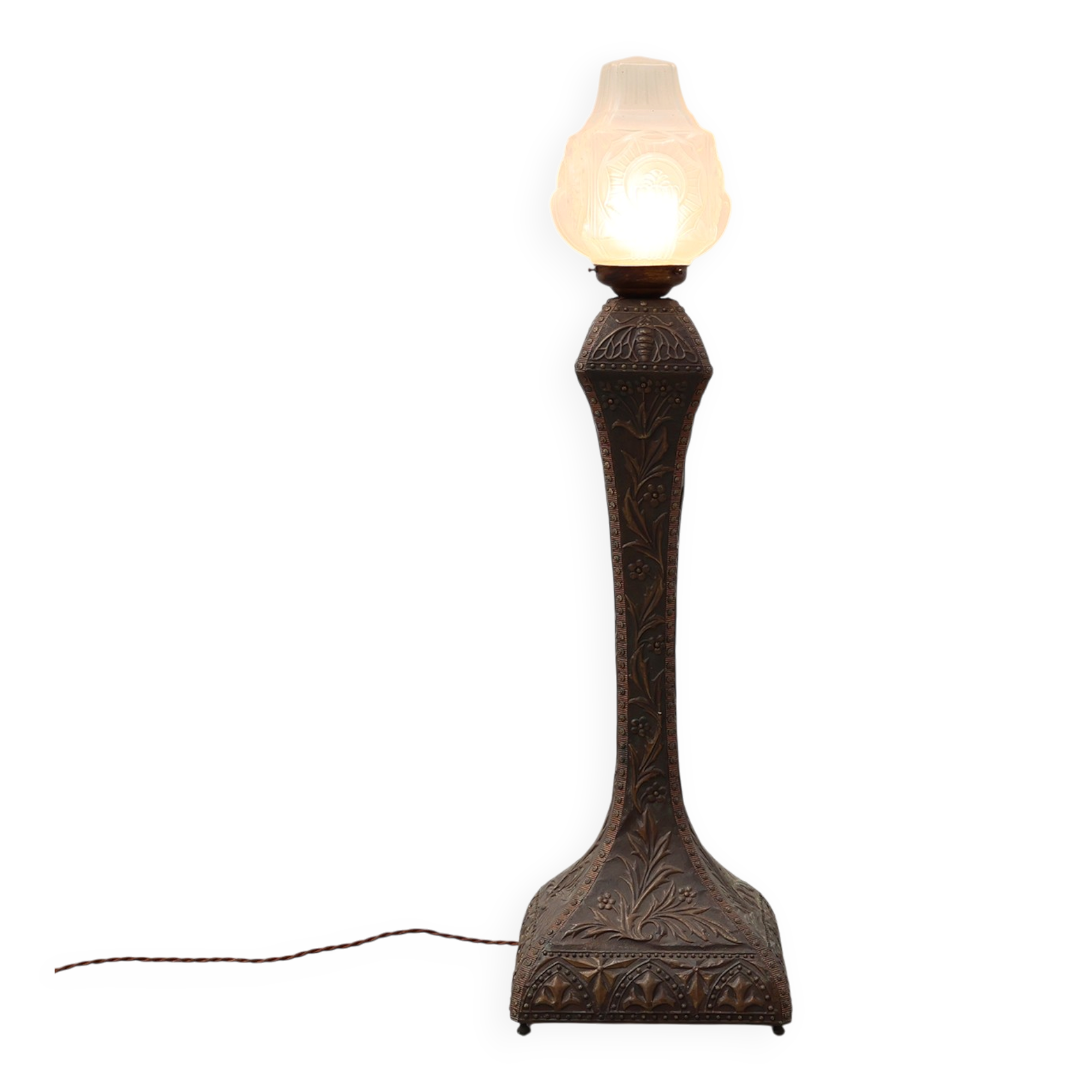 Art Nouveau floorlamp in hammered copper with frosted glass hood, Belgium
