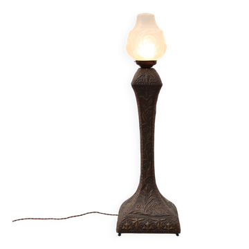 Art Nouveau floorlamp in hammered copper with frosted glass hood, Belgium