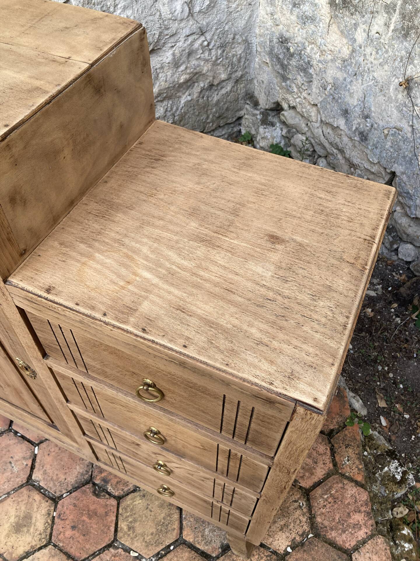 Buffet asymétrique ancien 