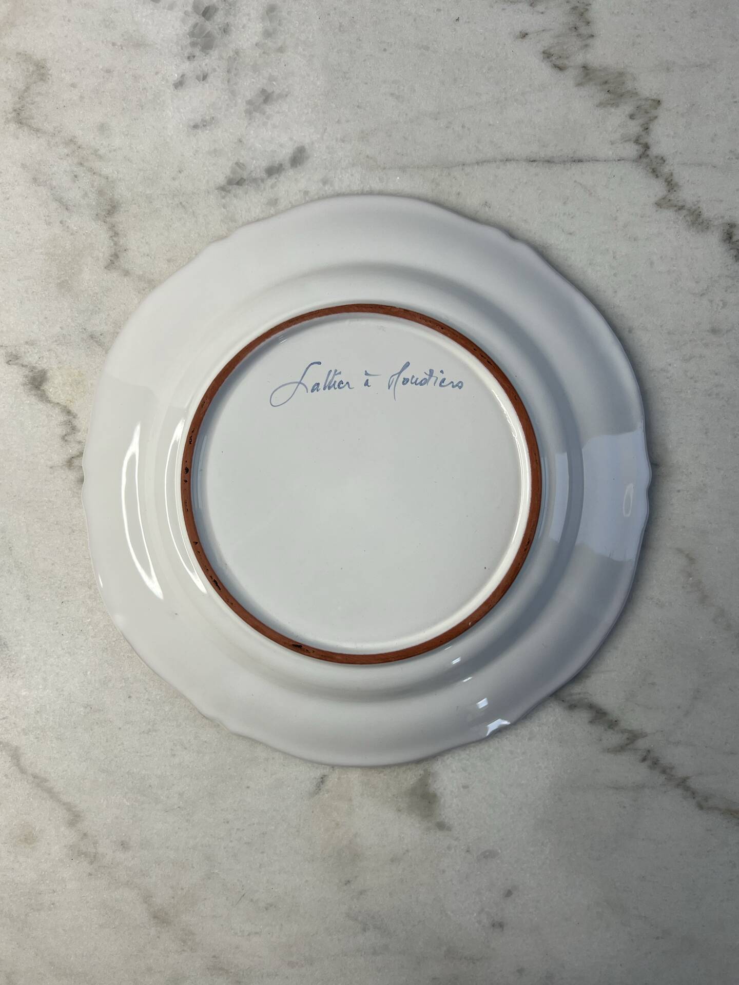 Assiette en faïence de Moustiers décor oiseau et fleurs 25cm