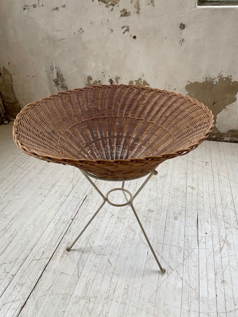 Wicker garden basket on tripod support