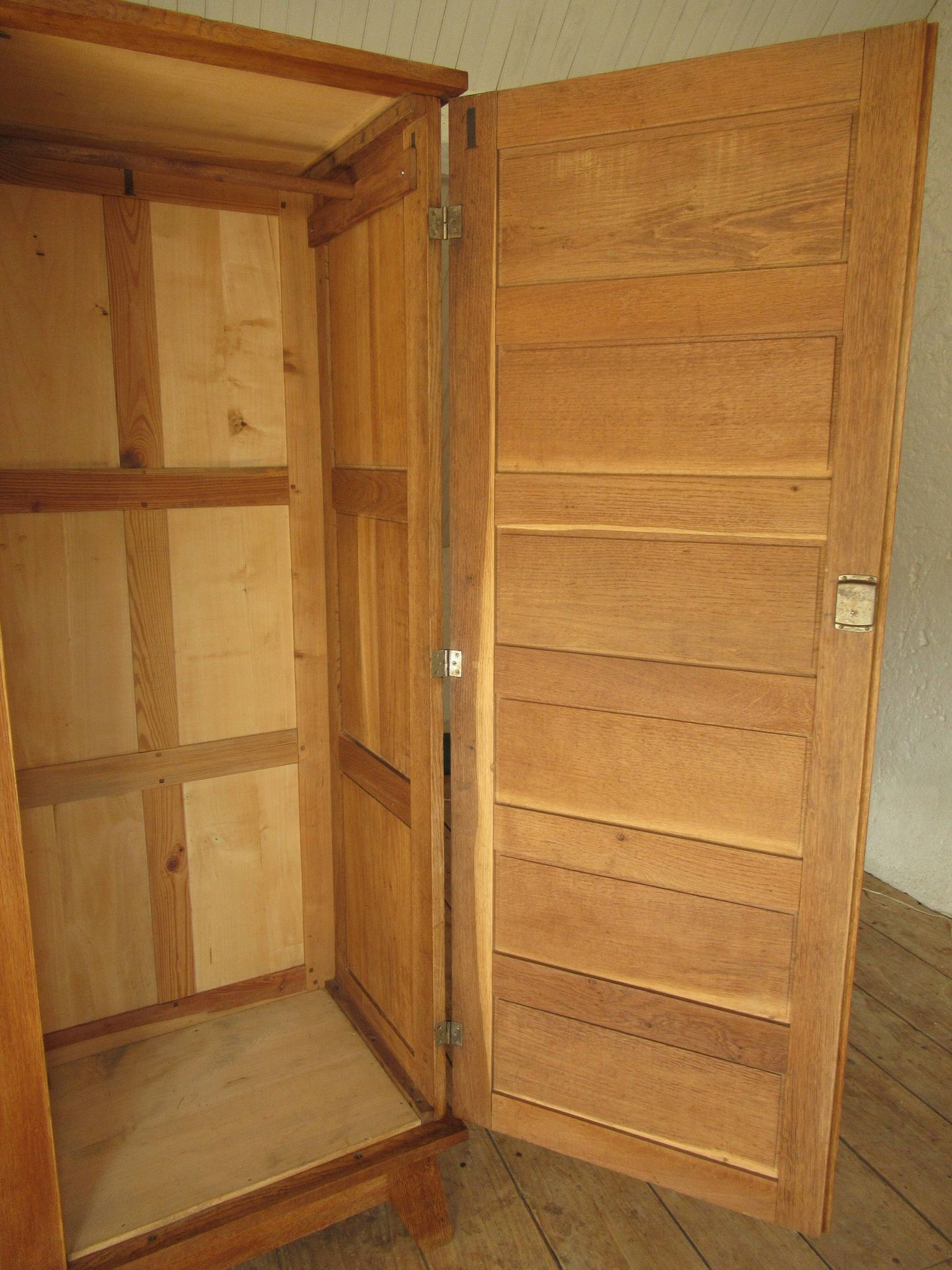 Armoire de René Gabriel.