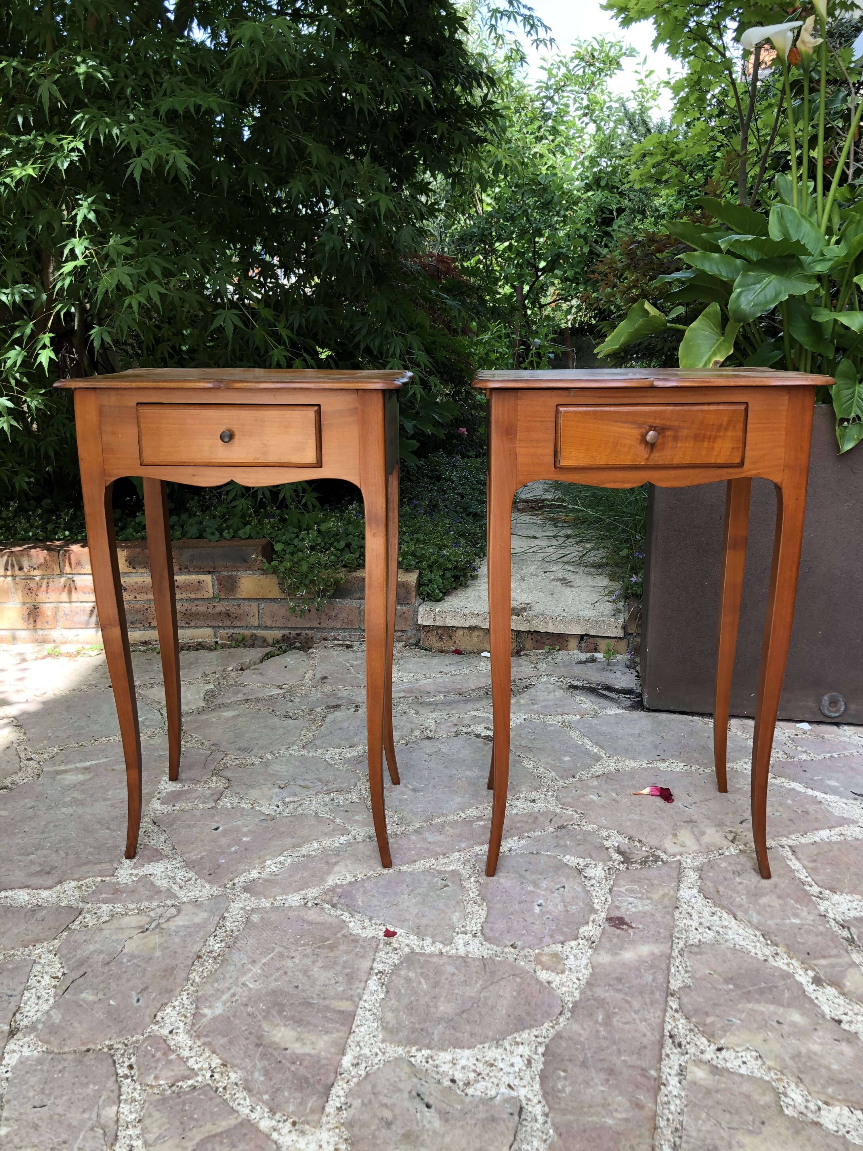 Paire de tables de chevet