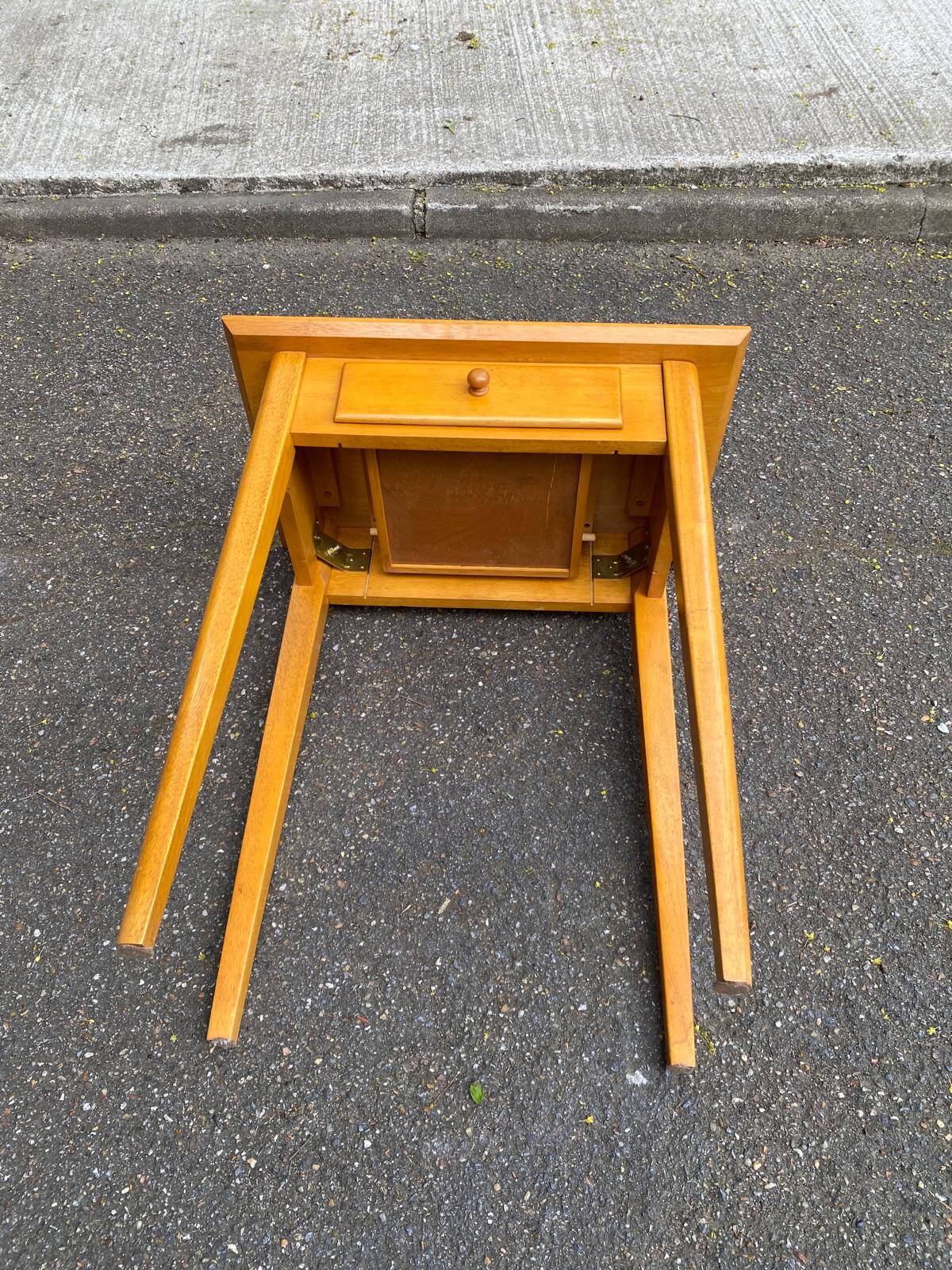 Scandinavian side table in solid wood with a drawer.