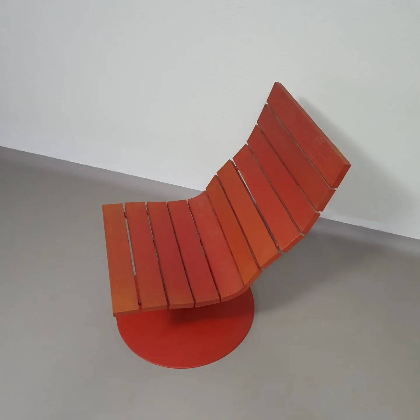 Marcus Arvonen pour Ikea (PS 2009) - 2 fauteuils pivotants Brygga rouges