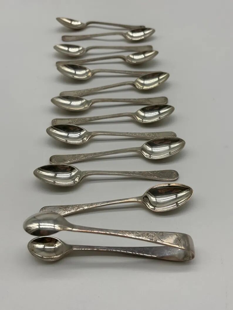 Service of 12 silver-plated metal coffee spoons with tongs and box from around 1900.