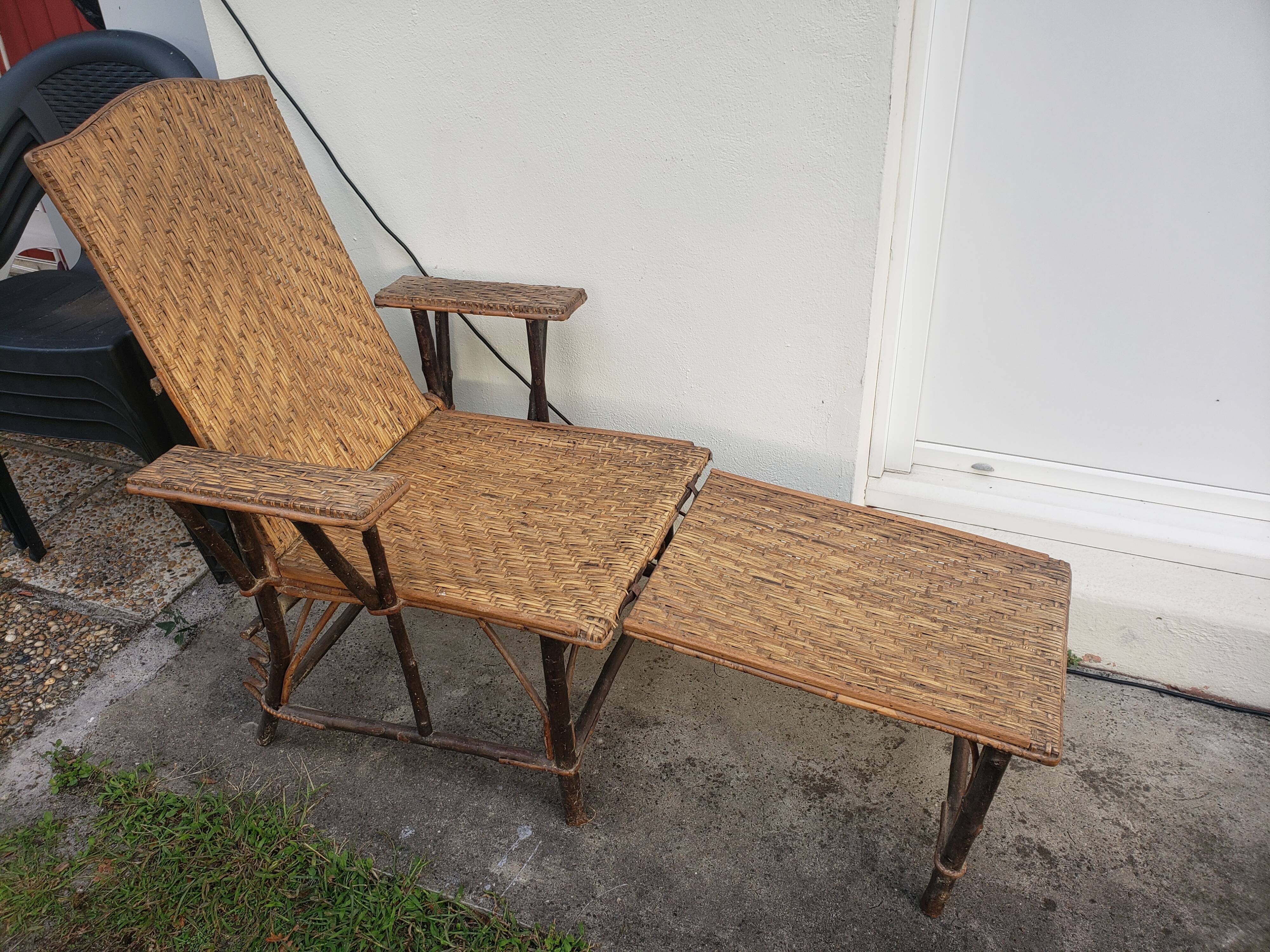 Chaise longue en rotin et osier