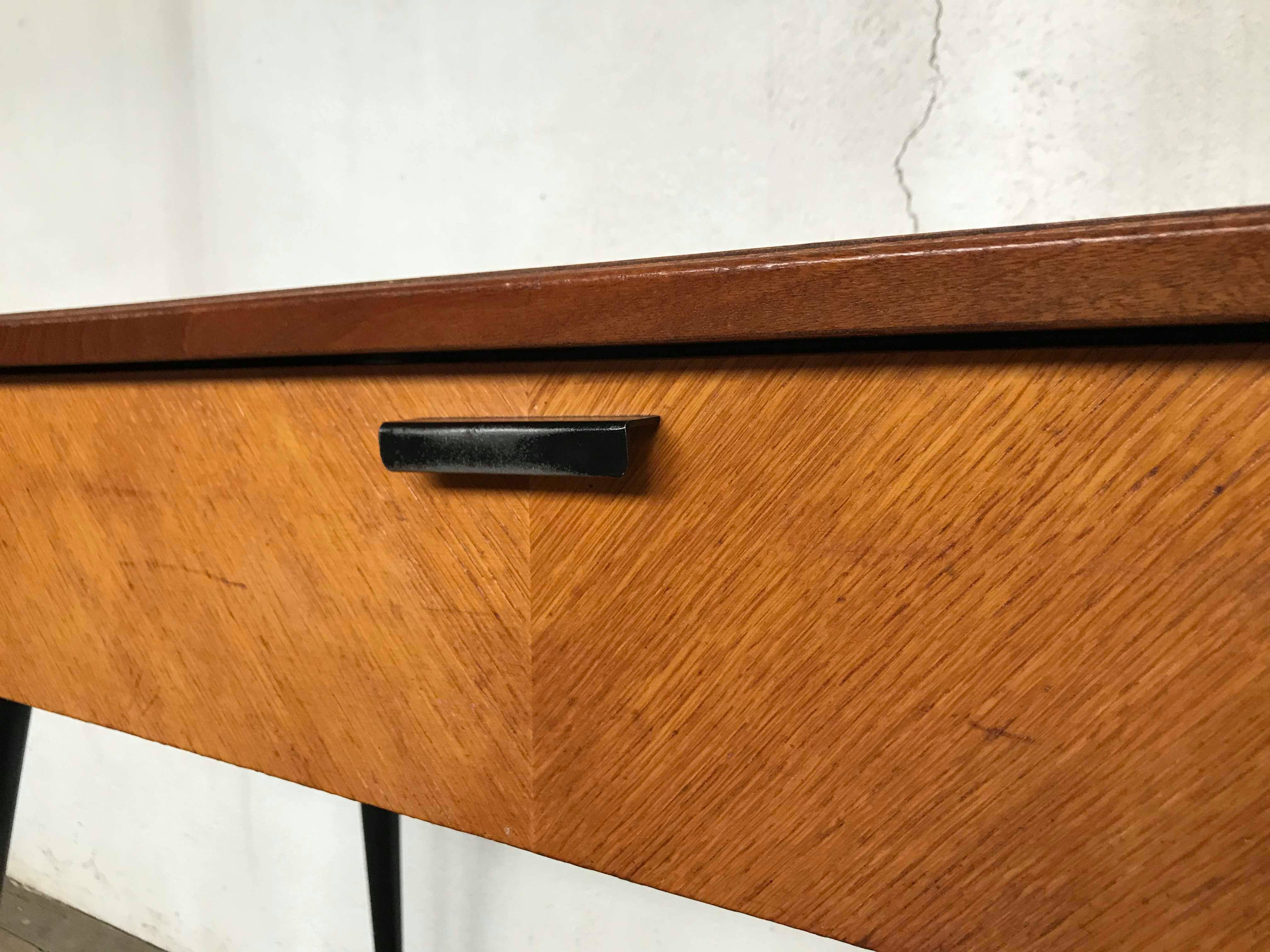 Bureau tricoteuse en teck vintage pieds compas fuseaux noir 1950 1960 style scandinave