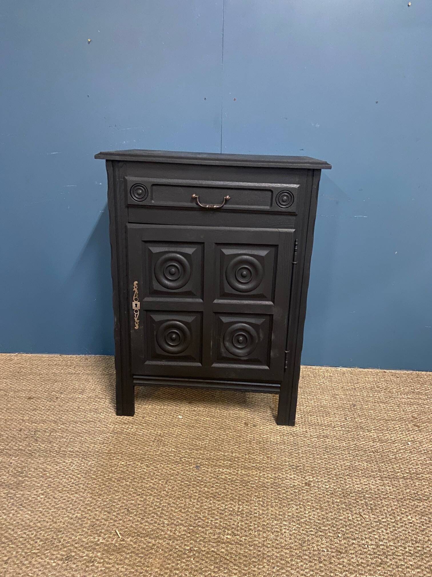 Black neo-Basque jam pot