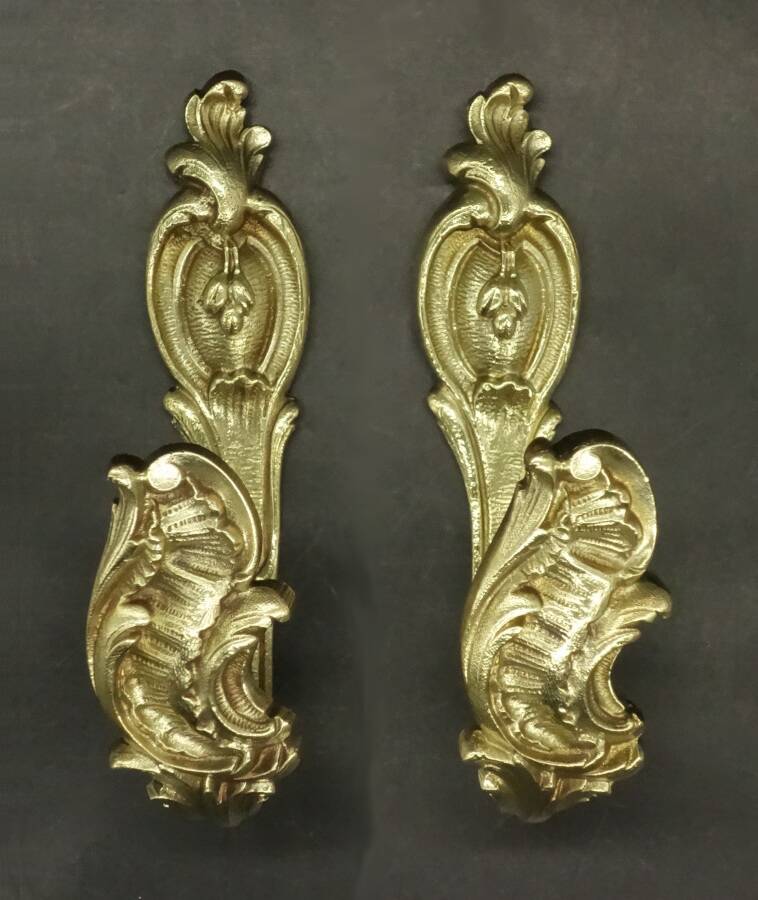 Pair of 19th century Rocaille / Rococo style tiebacks - gilded bronze