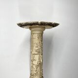 Piédestal chinois sculpté en faux ivoire