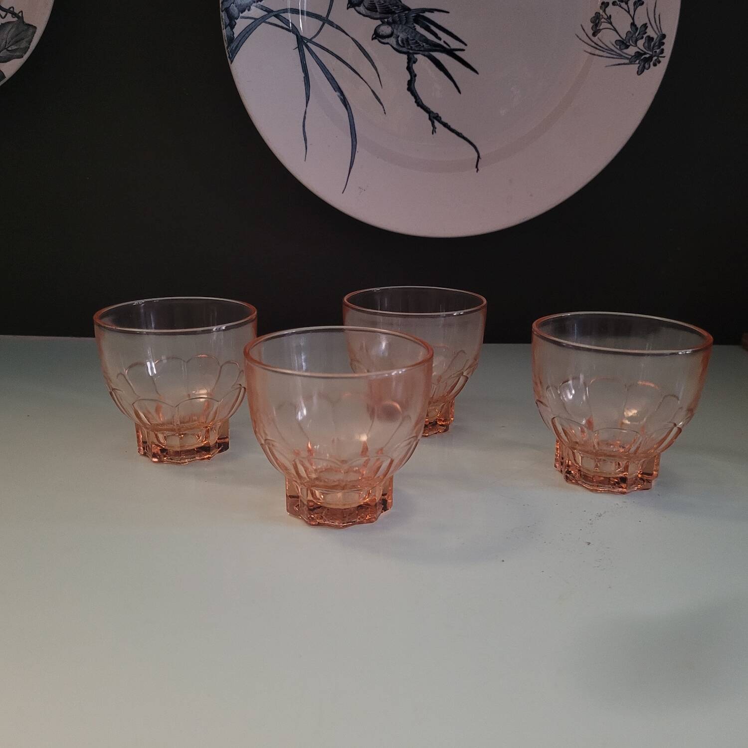4 verres ambrés à base étoilée – France, années 40-50