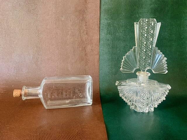 Art Deco perfume bottle in bohemian crystal engraved 1930