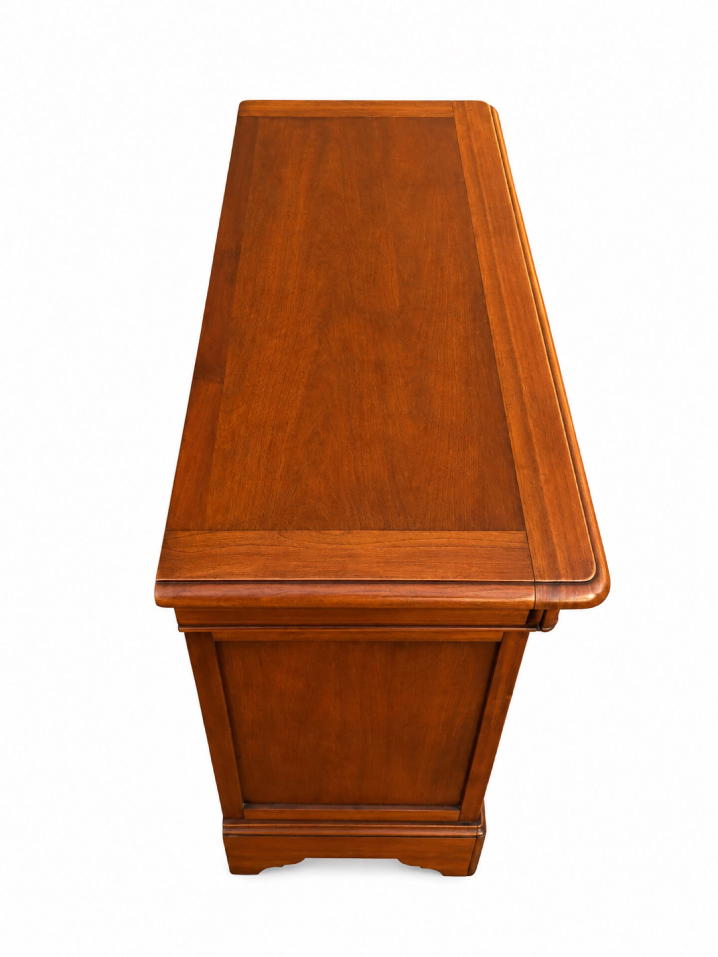 Louis Philippe chest of drawers with 4 drawers and brass.