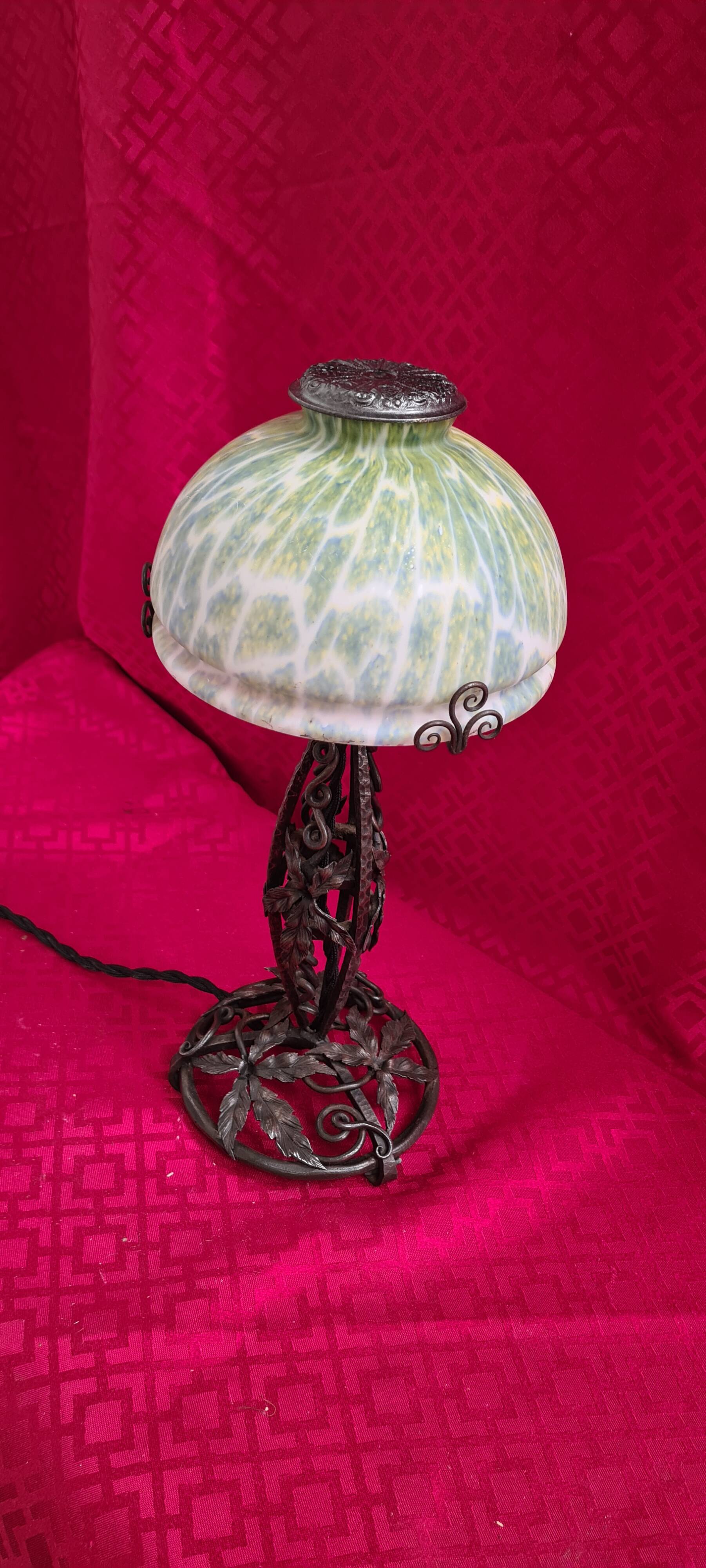 Wrought iron lamp in the Edgar Brandt style, Paul Kiss, 1910 to 25. Unsigned, damage, 37x16cm. Work