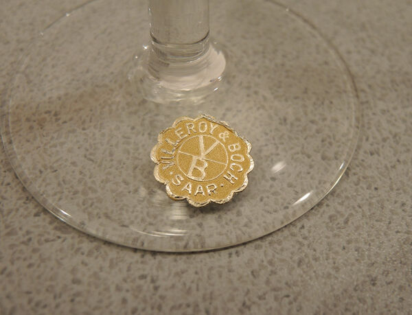 9 anciens verres à pied motif taillé Villeroy boch