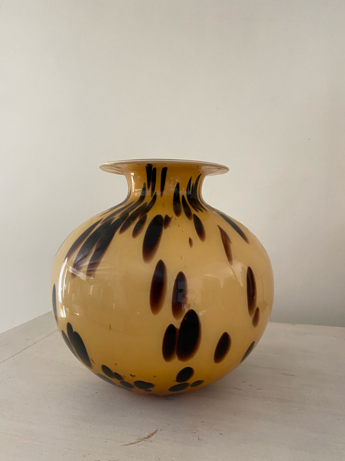 Vase verre d'art de style écaille de tortue jaune doré pate de verre 1970
