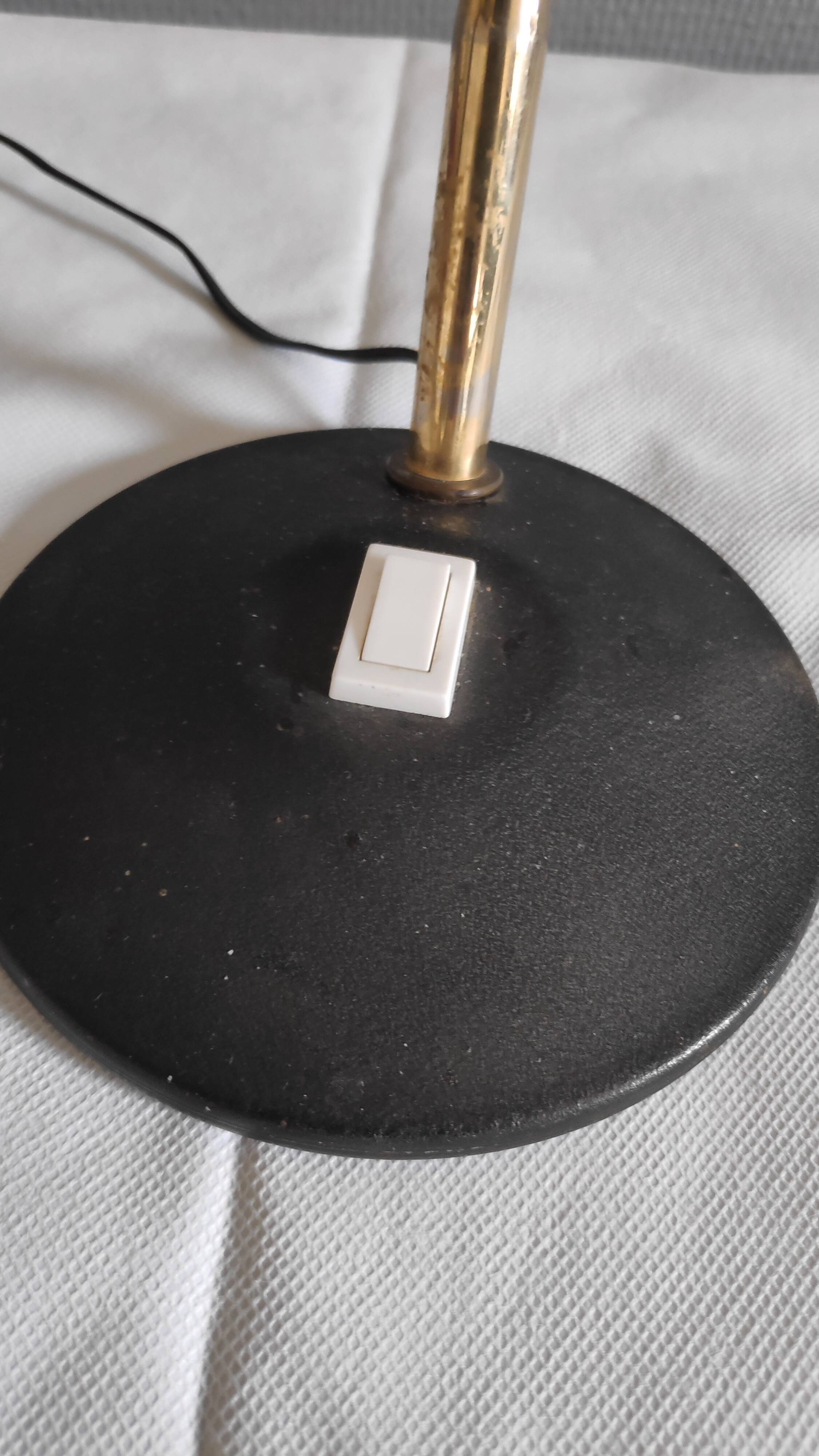 Black and gold casserole desk lamp