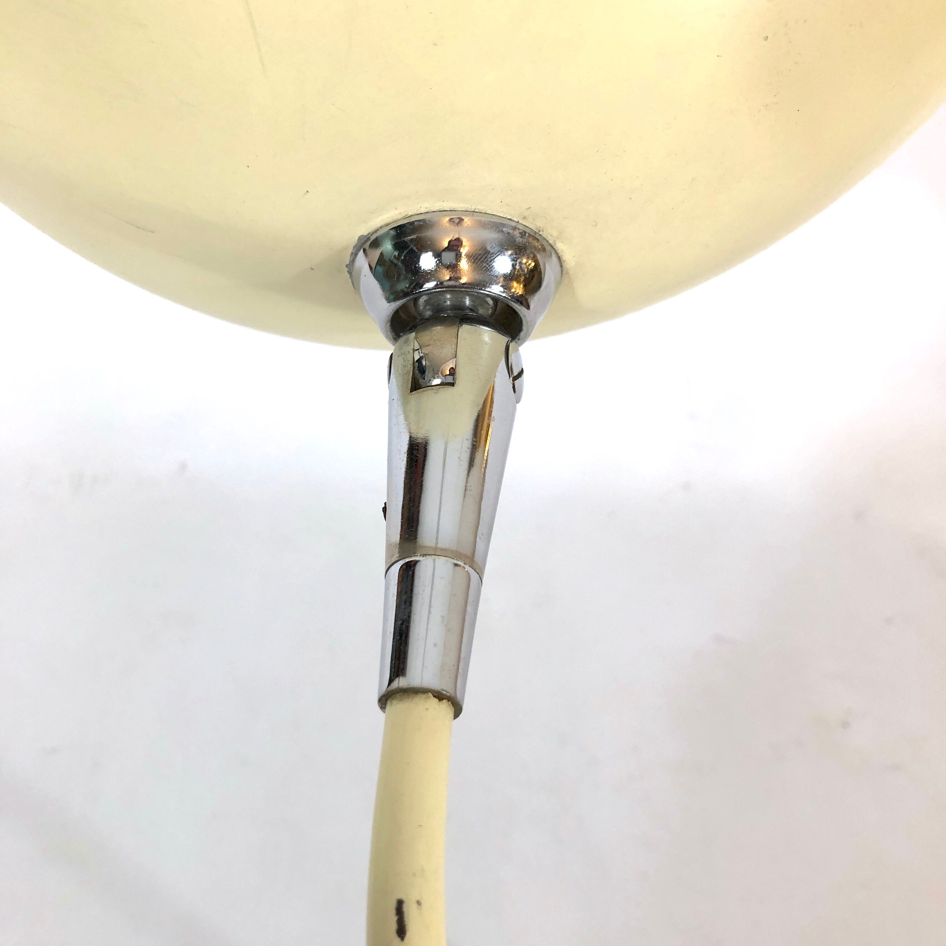 Mid-century lacquer and chrome articulated desk lamp Stilnovo