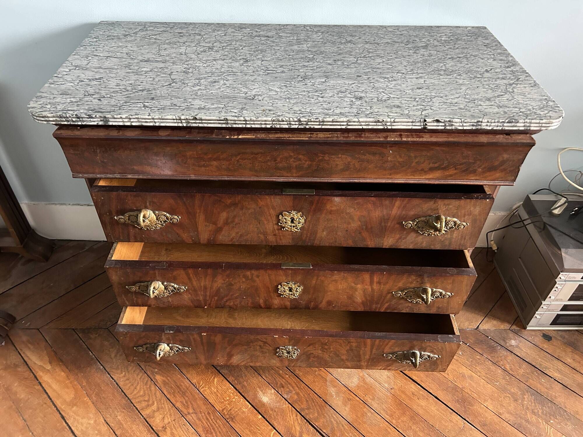 Louis-Philippe chest of drawers in mahogany, thick marble top – 19th century