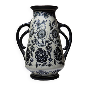 Antique Art Deco vase from 1920-40 in fine stoneware, Art Nouveau style with chinoiserie decoration.
