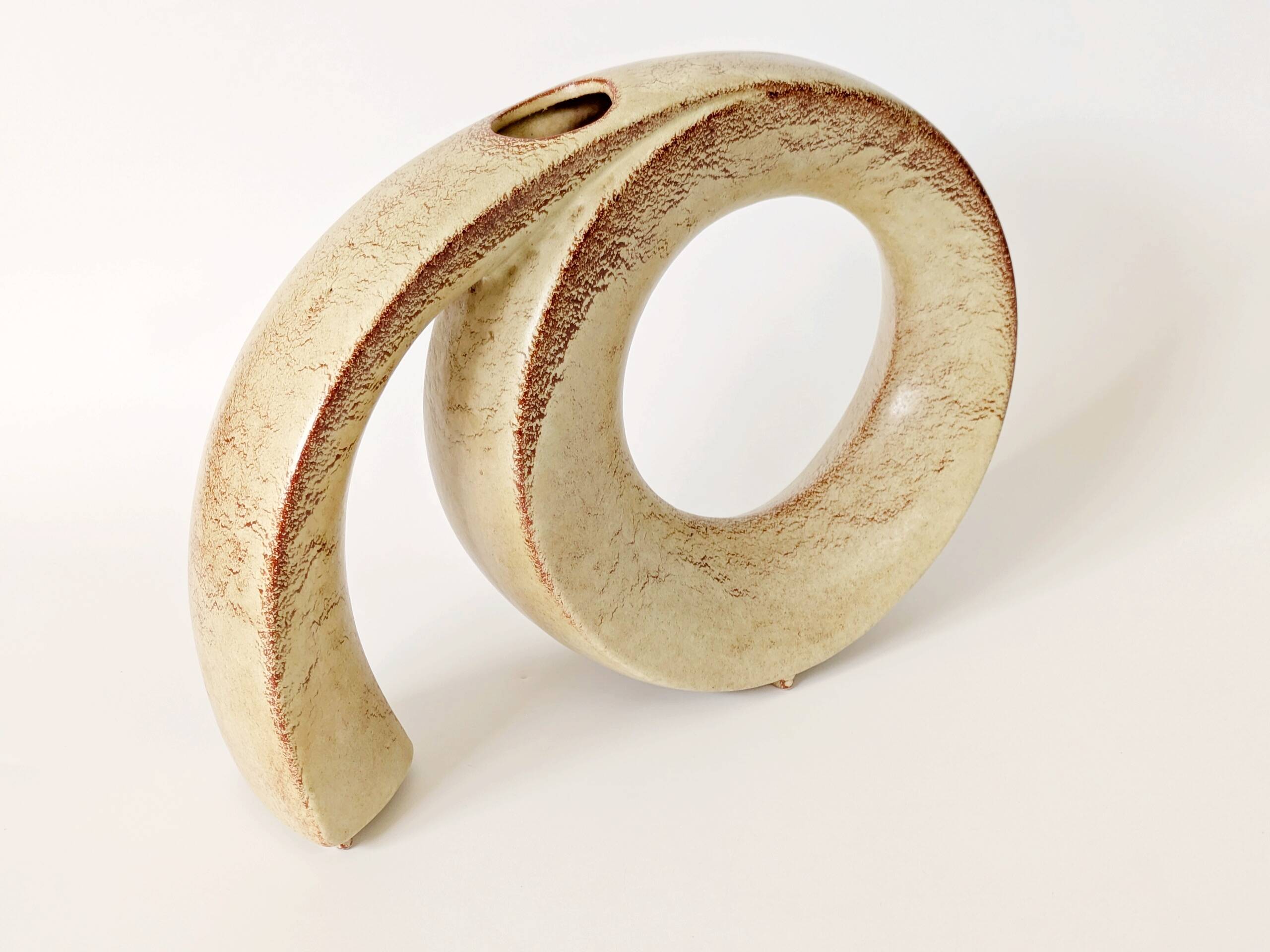 Vase sculptural Bertoncello, céramique italienne tabac, années 60