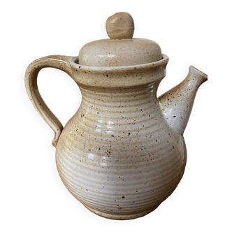 Teapot in sandstone of the marsh