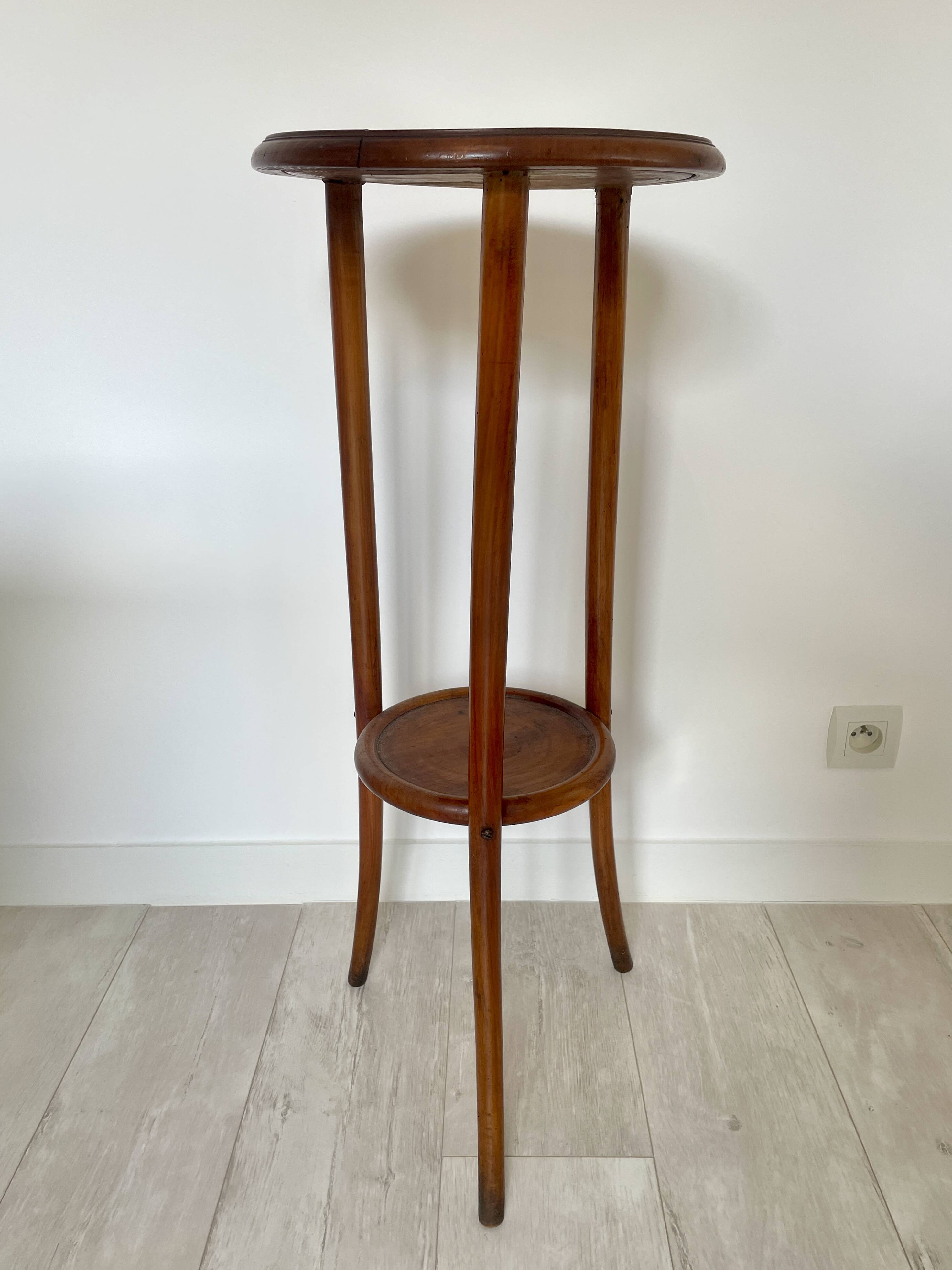 Wooden tripod saddle