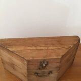 Coffret ancien en bois fin XIXème siècle contenant à l’origine un bicorne ou tricorne