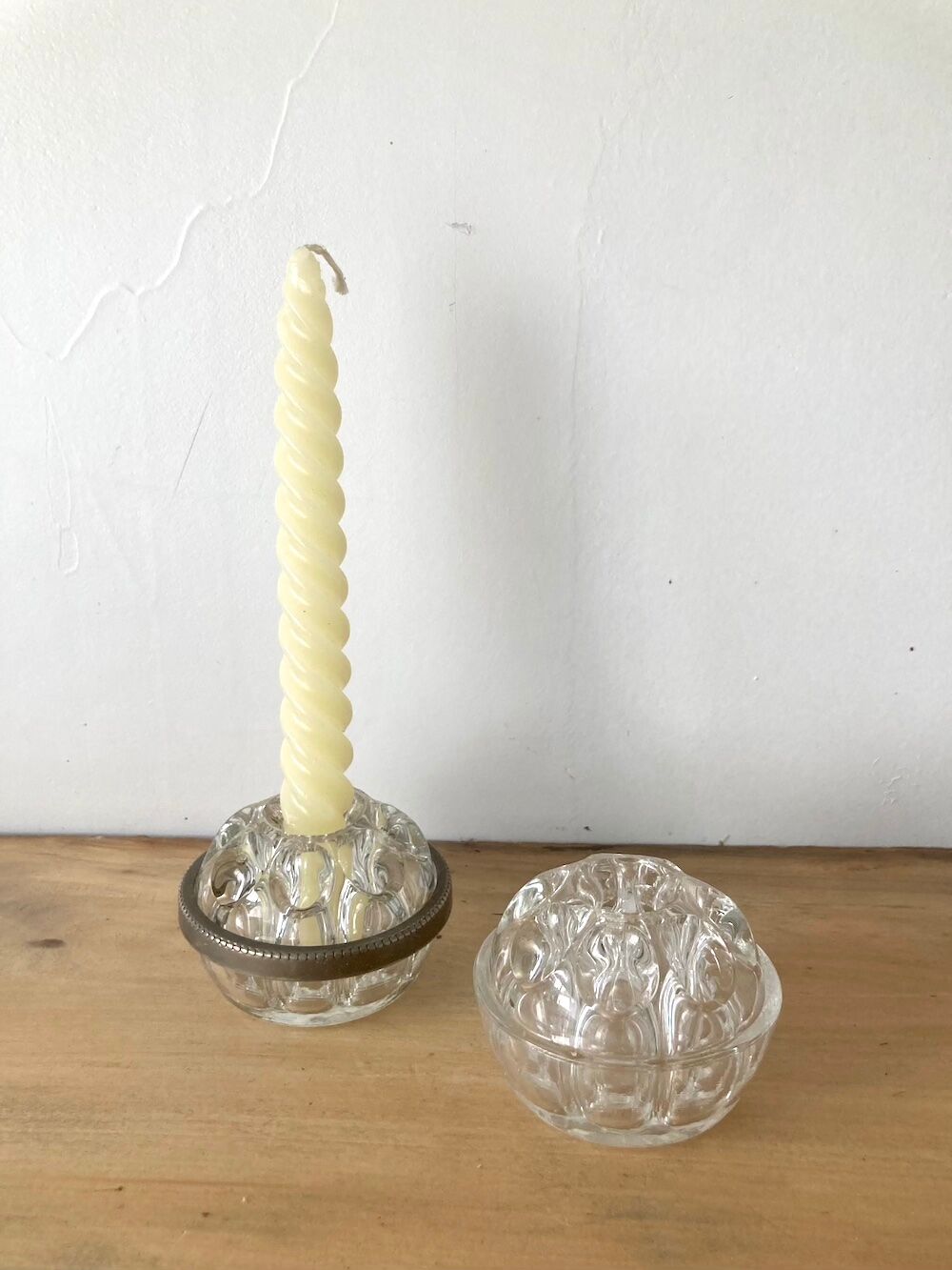 Pique flowers in metal circled glass