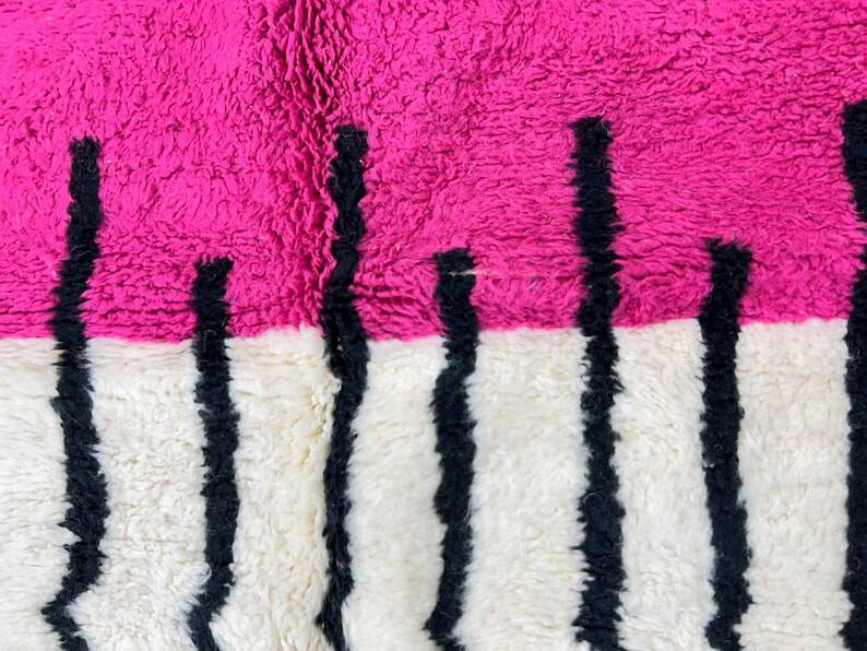 Tapis marocain en laine naturelle écru à motifs géométriques 250cmx150cm
