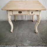 Table de cuisine vintage en bois, pieds courbés