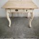 Table de cuisine vintage en bois, pieds courbés