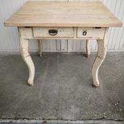 Table de cuisine vintage en bois, pieds courbés