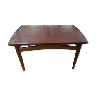 Table enfant, en bois exotique, signé High Wycombe