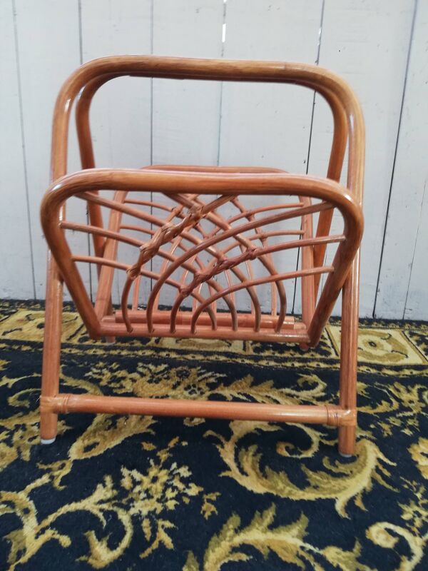 Porte revue vintage en rotin, tchèque