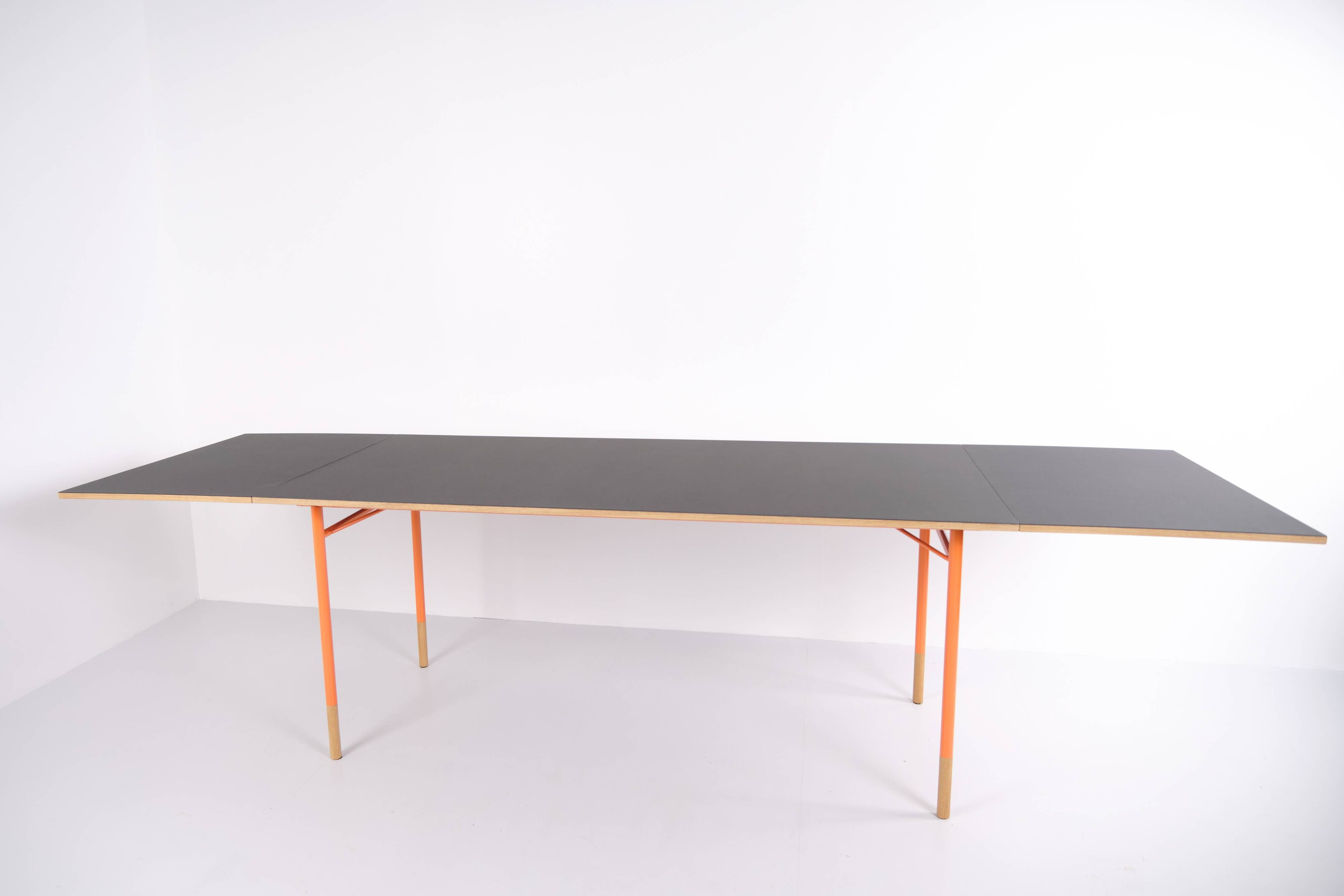 Table à manger Nyhavn – Finn Juhl – Maison de Finn Juhl – linoléum gris – pin de l'Oregon – 2015