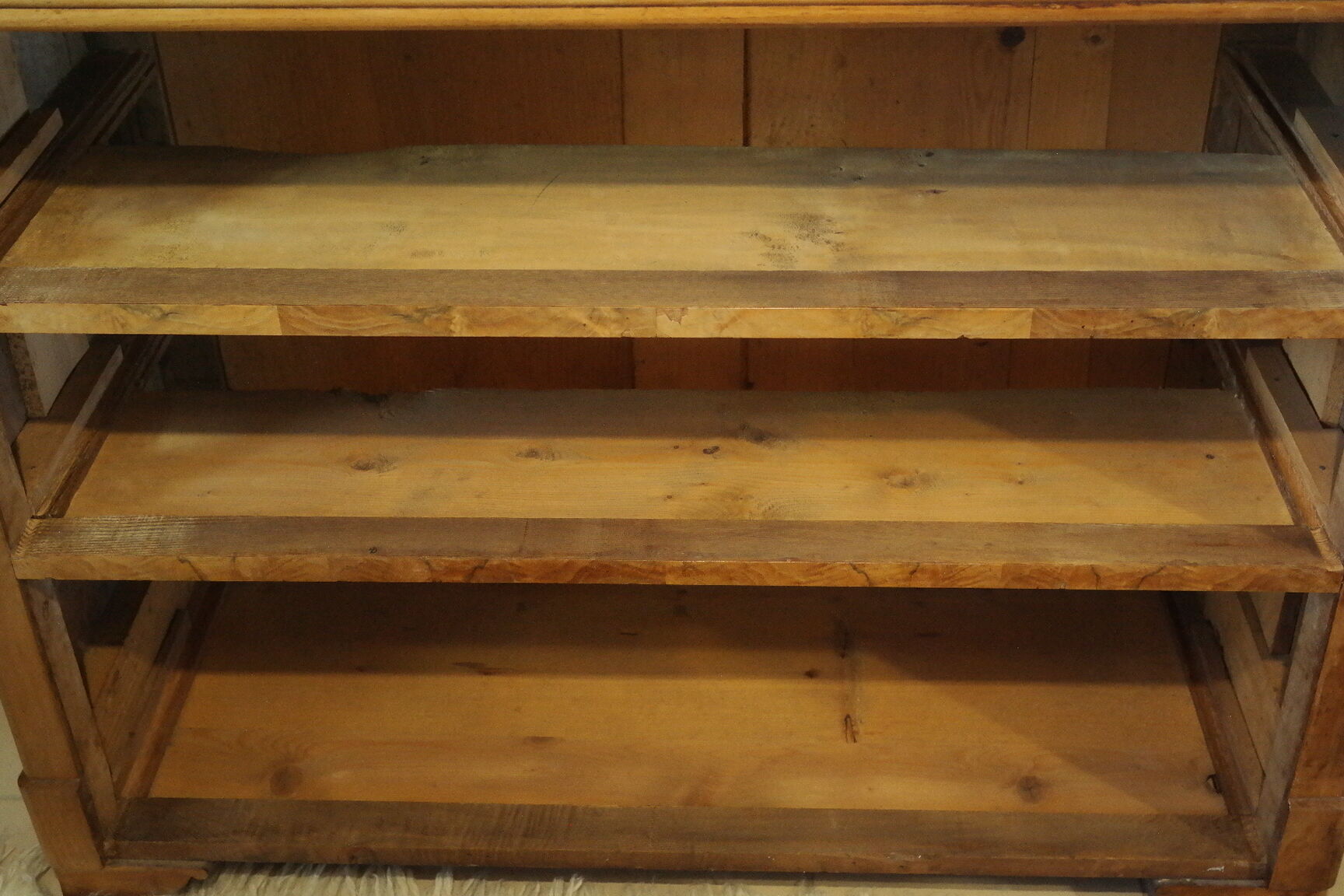 Louis Philippe style chest of drawers in light walnut, 20th century