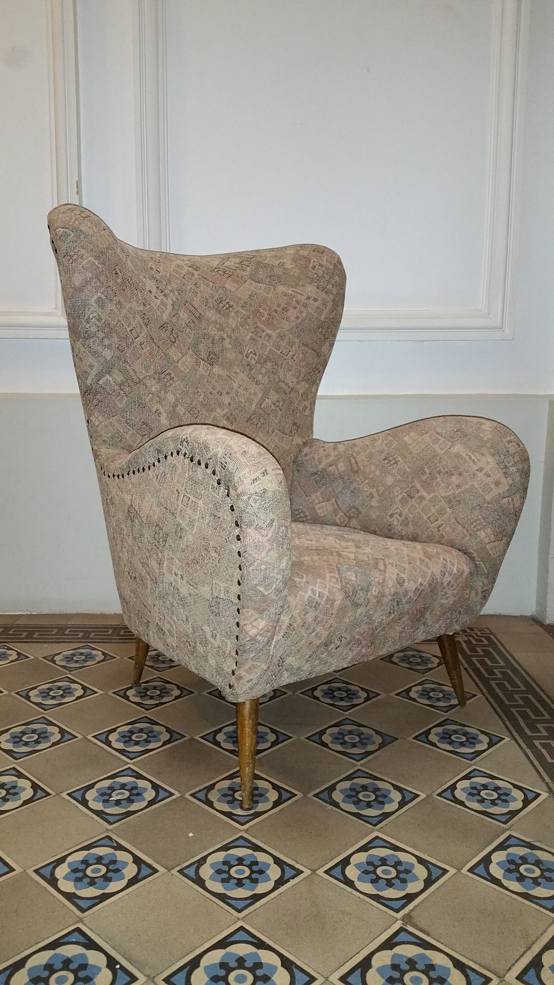 Paolo Buffa Wing chair design flesh organic Italian