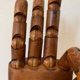 Main articulée en bois
