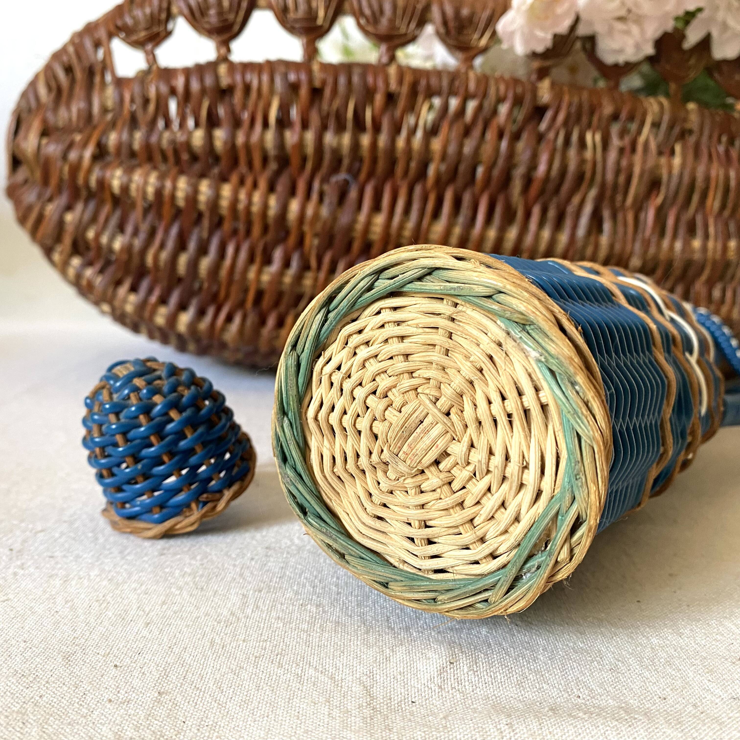 Rattan and scoubidou bottle