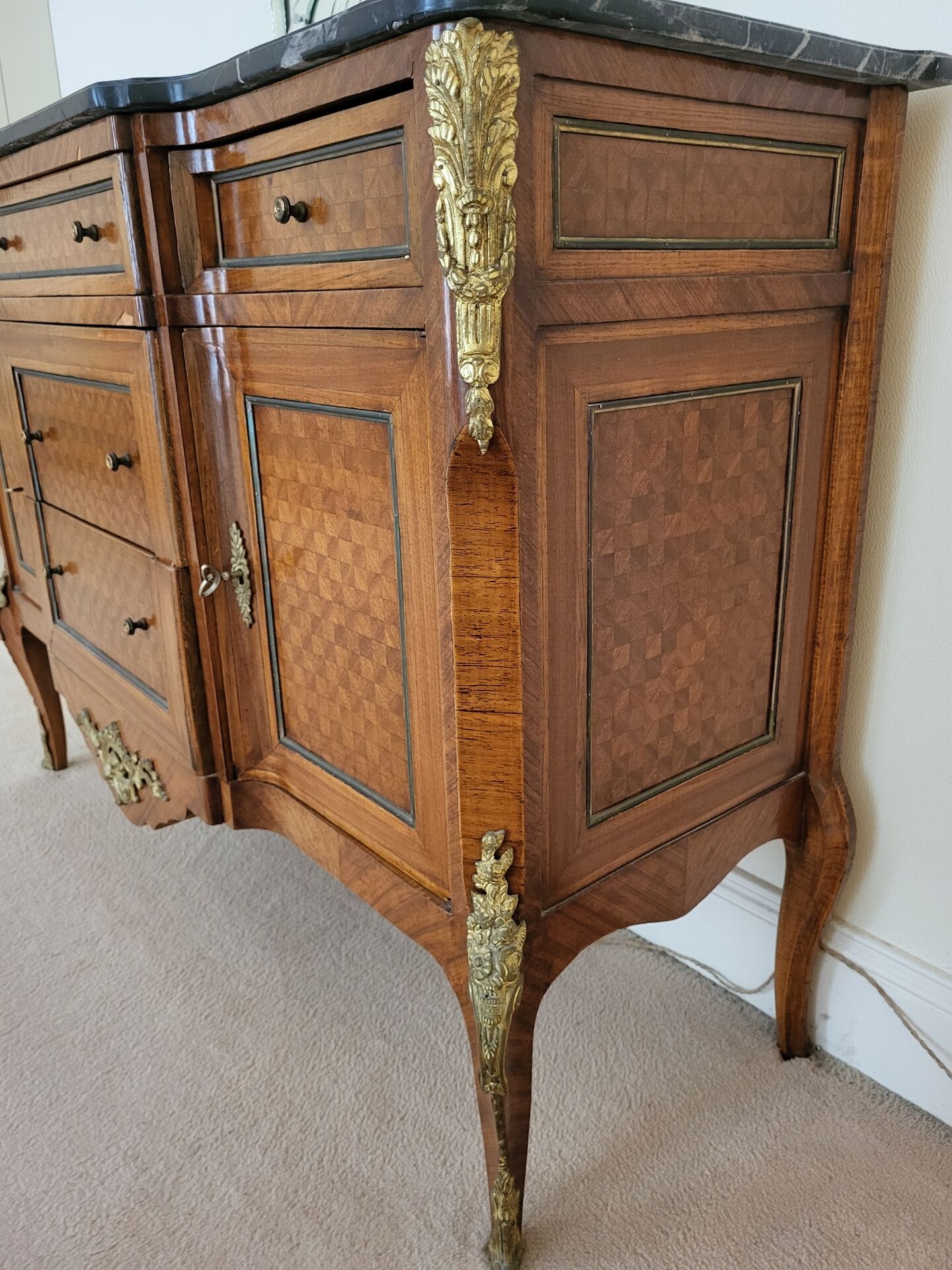 Commode époque restauration