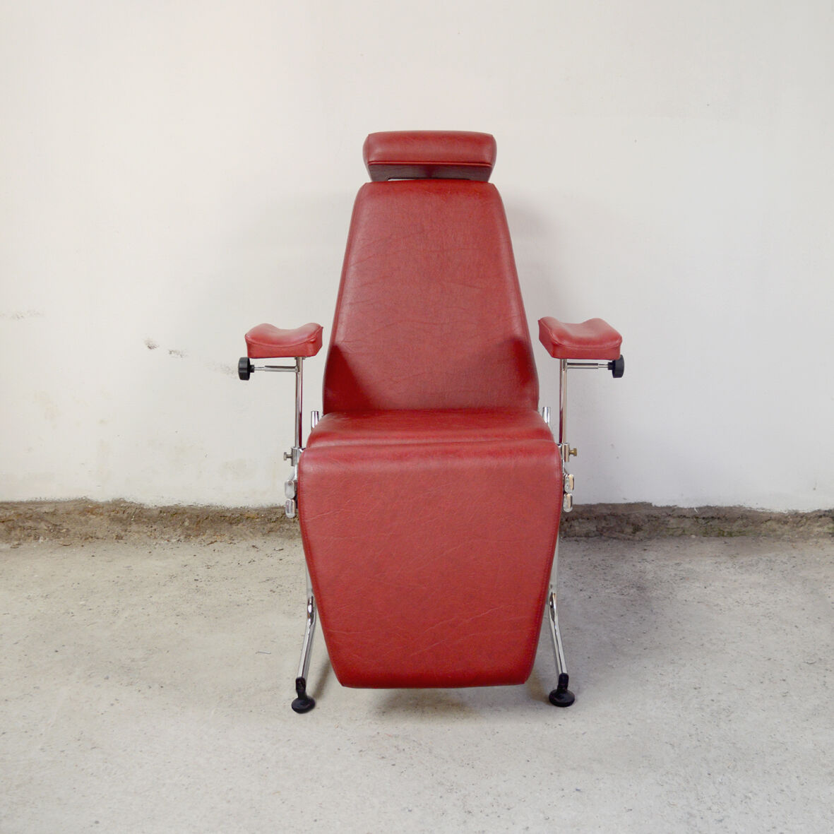 Dentist retro red skai